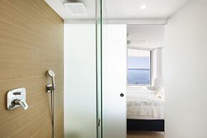 Stunning Seafront Apartment in Carvajal Beach