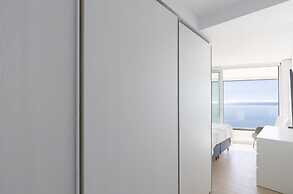 Stunning Seafront Apartment in Carvajal Beach