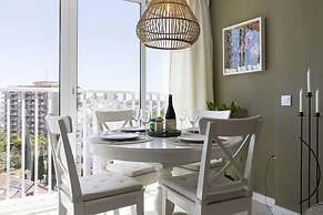 Central Apartment With Seaview Terrace and Pool