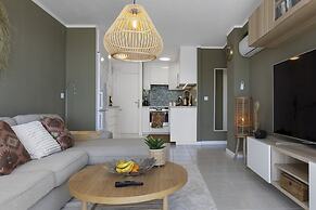 Central Apartment With Seaview Terrace and Pool