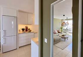 Central Apartment With Seaview Terrace and Pool