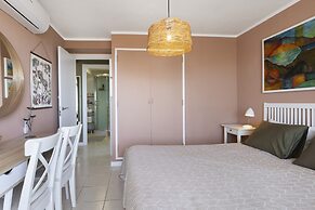 Central Apartment With Seaview Terrace and Pool