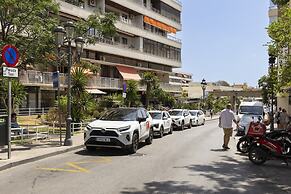 Prime Location Apartment With Seaviews