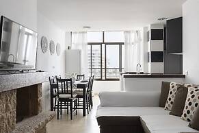Prime Location Apartment With Seaviews
