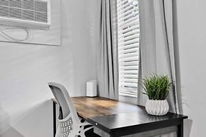 427 NE 107th Studio 6BR 3BA 7 Beds Pool Parking 2 Kitchen