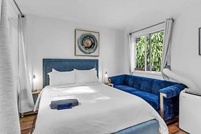 427 NE 107th Studio 6BR 3BA 7 Beds Pool Parking 2 Kitchen