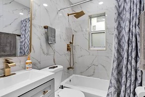 427 NE 107th Studio 6BR 3BA 7 Beds Pool Parking 2 Kitchen