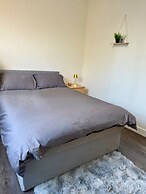 2bed Apartment-sleeps 4, Pets Ok & Balcony