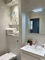 2bed Apartment-sleeps 4, Pets Ok & Balcony