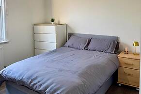 2bed Apartment-sleeps 4, Pets Ok & Balcony
