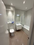 2bed Apartment-sleeps 4, Pets Ok & Balcony