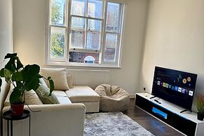 2bed Apartment-sleeps 4, Pets Ok & Balcony