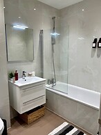 2bed Apartment-sleeps 4, Pets Ok & Balcony