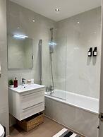 2bed Apartment-sleeps 4, Pets Ok & Balcony