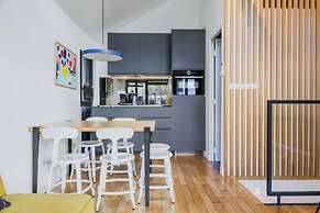 Marais Area - Outdoor Patio - A/C - 2bdr