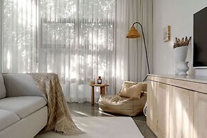 Maple on Edward Berry - by Linnaeus Collection