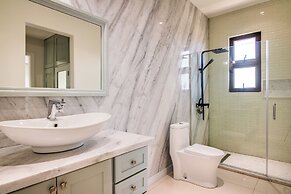 Luxury Oceanfront Villa Fully Staffed