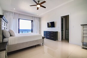 Luxury Oceanfront Villa Fully Staffed