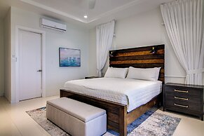 Luxury Oceanfront Villa Fully Staffed
