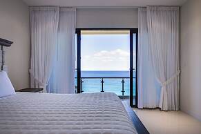 Luxury Oceanfront Villa Fully Staffed