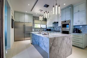 Luxury Oceanfront Villa Fully Staffed