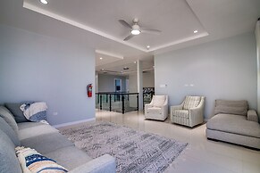 Luxury Oceanfront Villa Fully Staffed