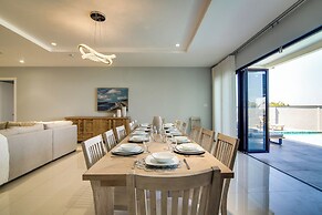 Luxury Oceanfront Villa Fully Staffed