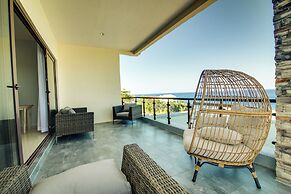 Luxury Oceanfront Villa Fully Staffed