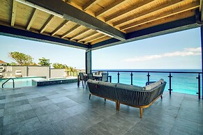 Luxury Oceanfront Villa Fully Staffed