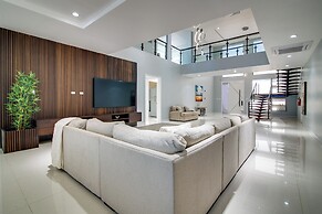 Luxury Oceanfront Villa Fully Staffed