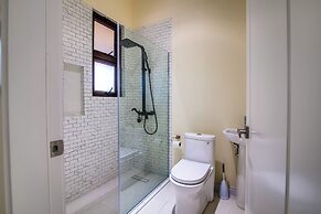 Luxury Oceanfront Villa Fully Staffed