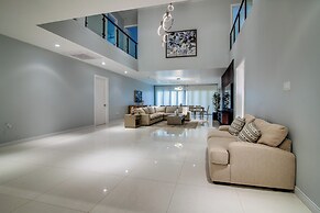Luxury Oceanfront Villa Fully Staffed