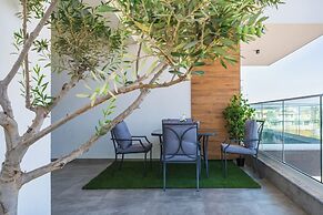 Doria 2-Bedroom Apartment & Balcony in Larnaca