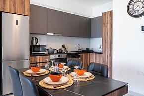 Doria 2-Bedroom Apartment & Balcony in Larnaca