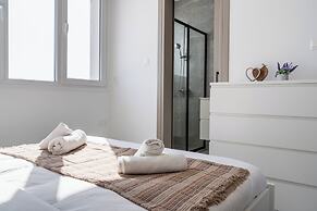 Doria 2-Bedroom Apartment & Balcony in Larnaca