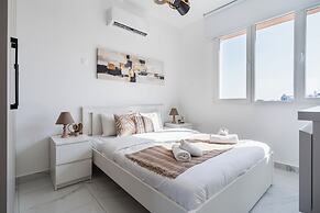 Doria 2-Bedroom Apartment & Balcony in Larnaca