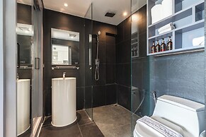 1BR Suite with Rooftop Pool C223