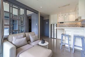 1BR Suite with Rooftop Pool C223