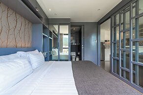 1BR Suite with Rooftop Pool C223
