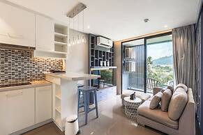 1BR Suite with Rooftop Pool C223