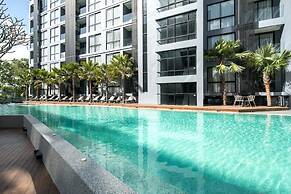 1BR Suite with Rooftop Pool C223