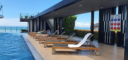 Great Location With Infinity Pool -central Pattaya