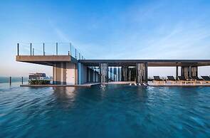 Great Location With Infinity Pool -central Pattaya