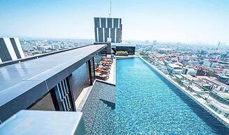 Great Location With Infinity Pool -central Pattaya