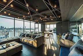 Great Location With Infinity Pool -central Pattaya