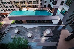 Central Pattaya - Infinity Pool Condo Pattaya View