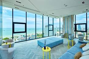 Central Pattaya Condo High Floor With A View