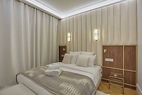 Superb AC Apartment Roosevelt Saint Honore
