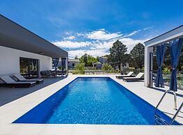 Villa Pool House Fancy