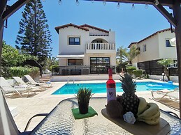 Eliana Villa in Protaras